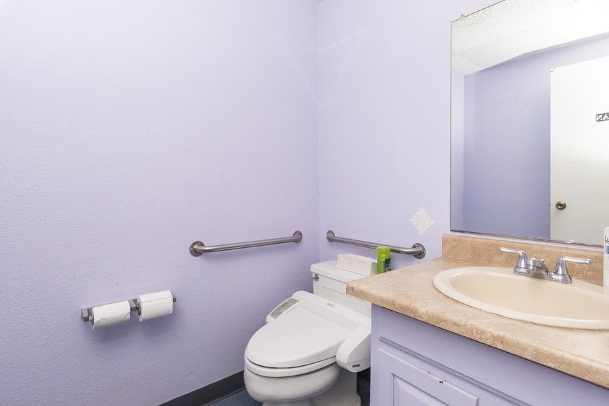 More Photos Of 8751 E Hampden Ave, Denver Medical For Sale