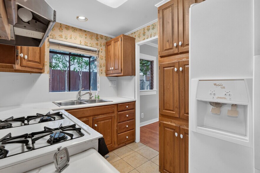 More Photos Of 119 S Adams St, Glendale Multifamily For Sale