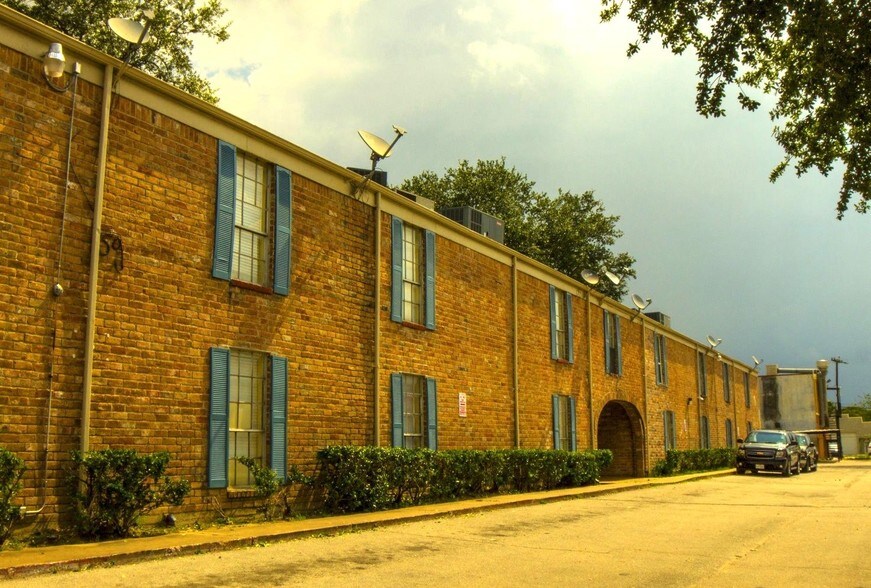 More Photos Of 6909 Renwick Dr, Houston Apartments For Sale