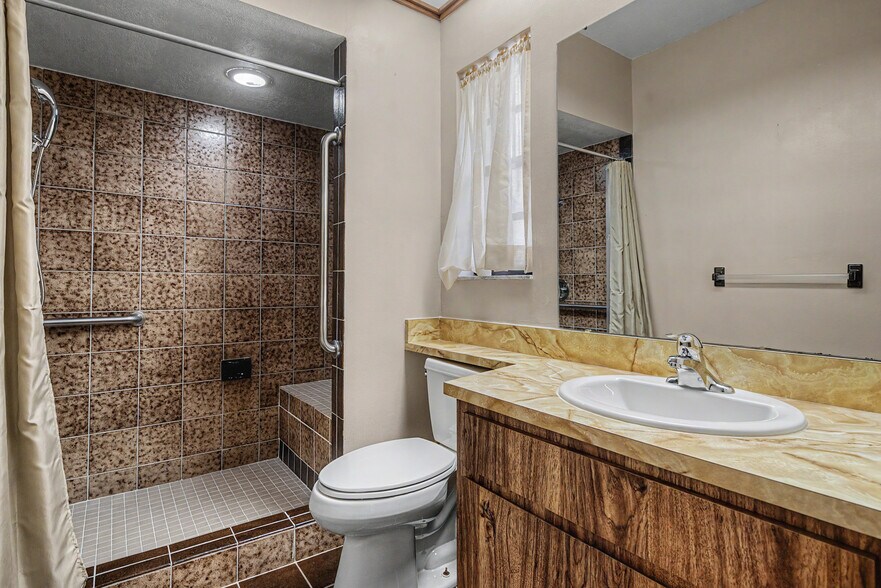 More Photos Of 2160 Laurence Dr, Clearwater Office For Sale