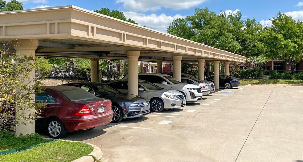 More Photos Of 305 Cimarron Trl, Irving Office For Lease