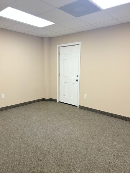More Photos Of 326 N John Young Pky, Kissimmee Office For Lease