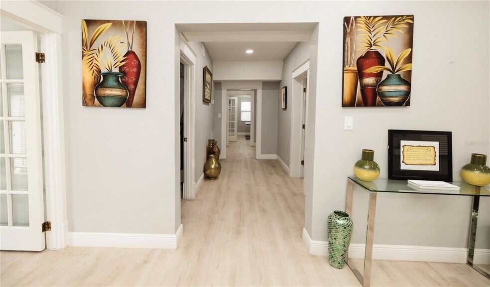 More Photos Of 733 W Colonial Dr, Orlando Office Residential For Sale