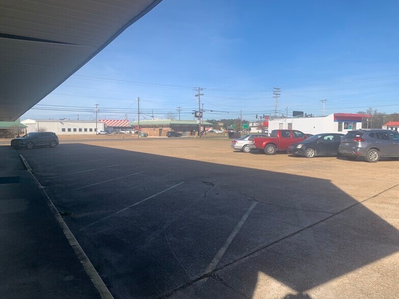 More Photos Of 302 Alabama St, Columbus General Retail For Sale