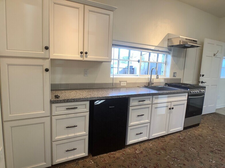 More Photos Of 40 Church St, Ashland Office Residential For Lease
