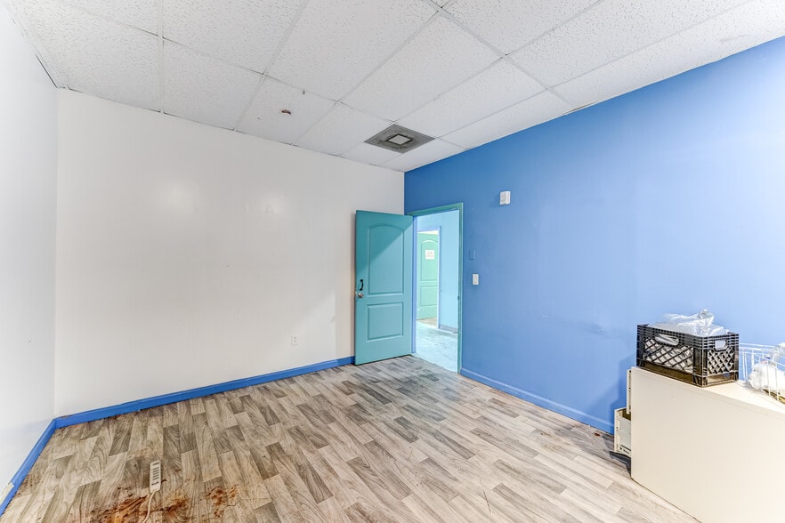 More Photos Of 324 Fm-1960 Rd, Houston General Retail For Sale