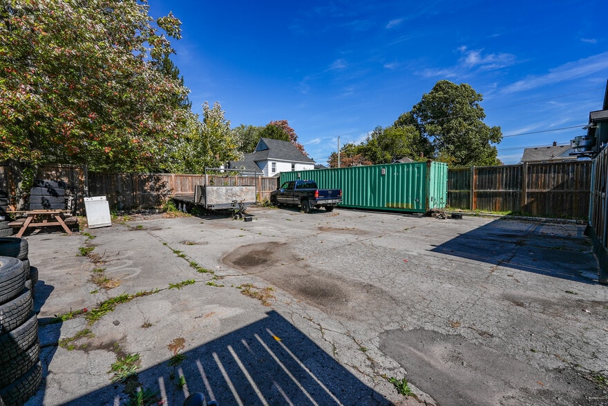 More Photos Of 6499 Lundys Ln, Niagara Falls Auto Repair For Sale