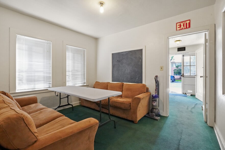 More Photos Of 317 W Palmer Ave, Glendale Religious Facility For Sale