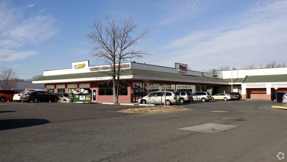 More Photos Of 8724-8762 Richmond Hwy, Alexandria Storefront For Lease