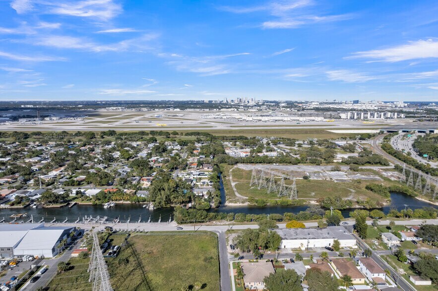 More Photos Of 501-513 Old Griffin Rd, Dania Warehouse For Sale