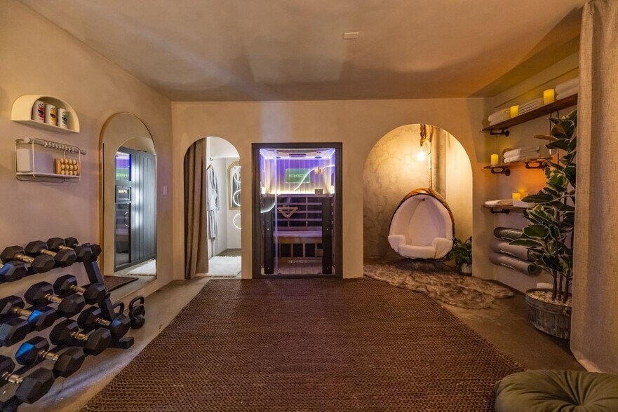 More Photos Of 5856 Adams Blvd, Culver City Flex For Lease