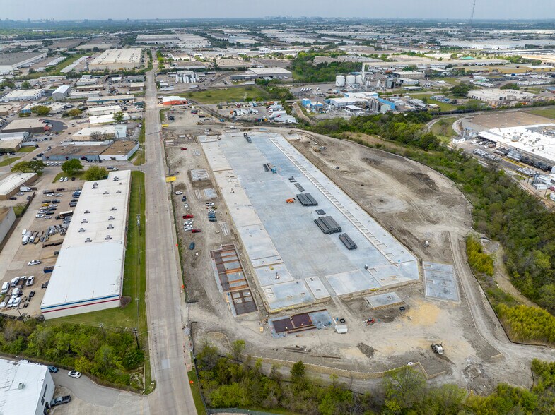 More Photos Of 2801 Wood Dr, Garland Distribution For Lease