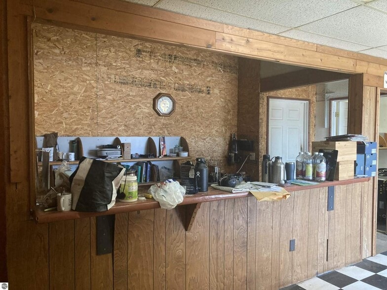 More Photos Of 299 US Highway 31 S, Traverse City Warehouse For Lease