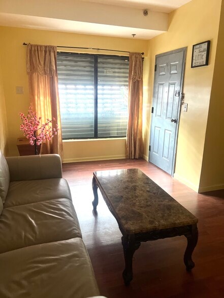 More Photos Of 451-453 N 12th St, Philadelphia Apartments For Sale