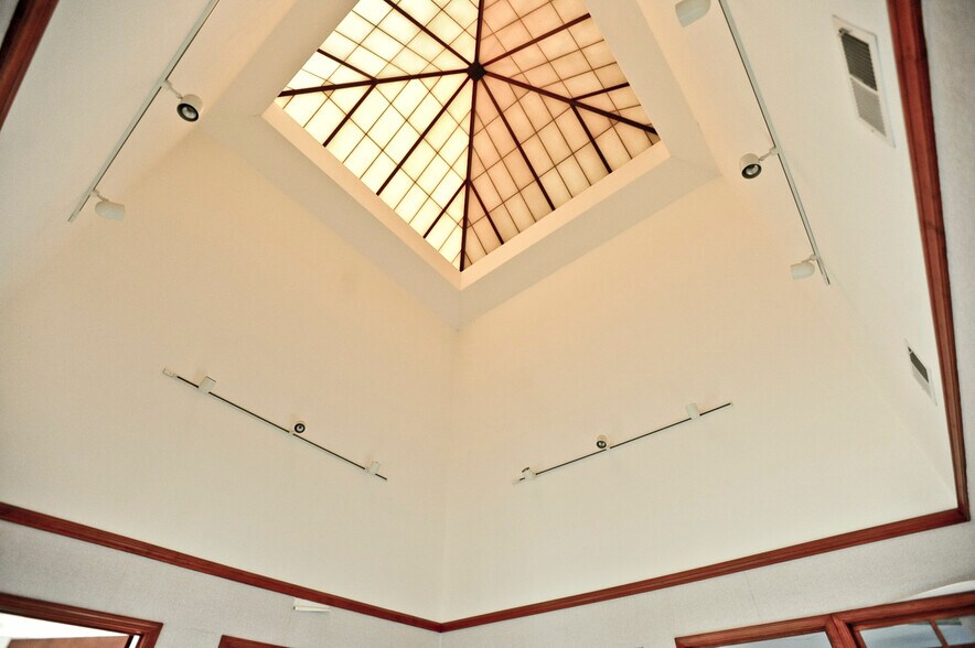 More Photos Of 250 W First St, Winston-Salem Loft Creative Space For Lease