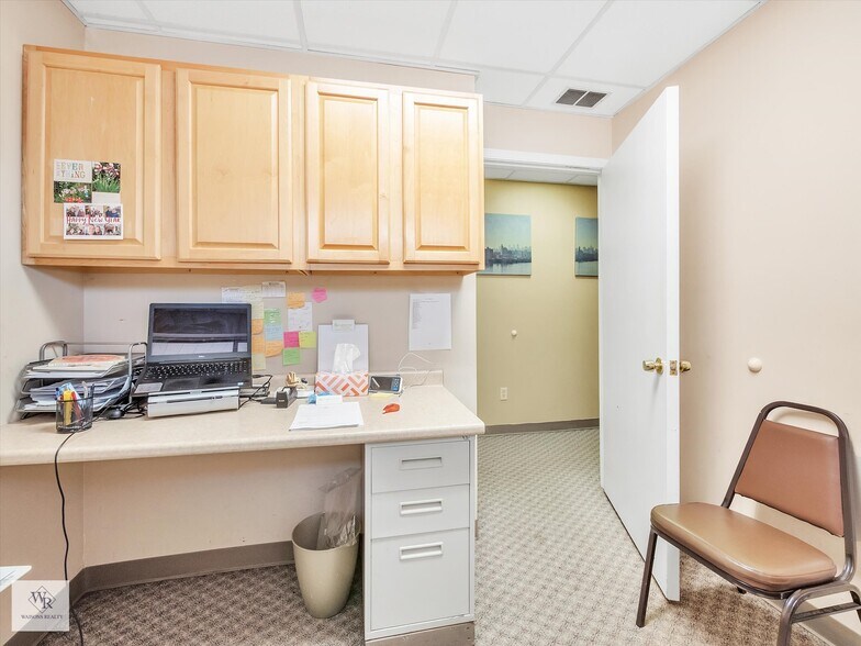 More Photos Of 25400-25430 Goddard Rd, Taylor Medical For Sale