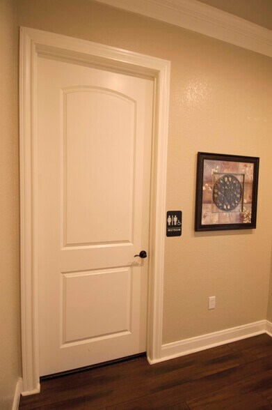 More Photos Of 1150 Bromberg St, Mineola Office For Lease