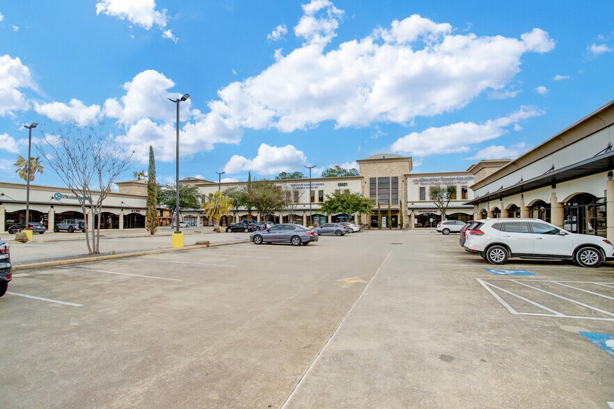 More Photos Of 10019 Main St, Houston Office For Lease