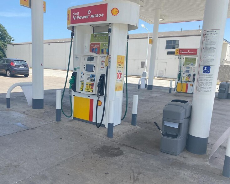 More Photos Of 1699 N I H 35, San Marcos Convenience Store For Sale