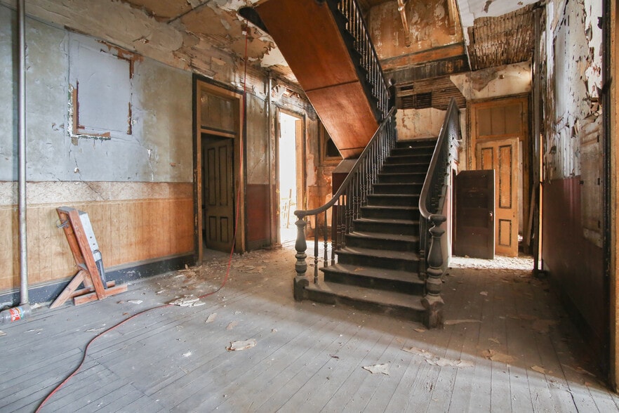 More Photos Of 121 Royal St, New Orleans Hotel For Sale