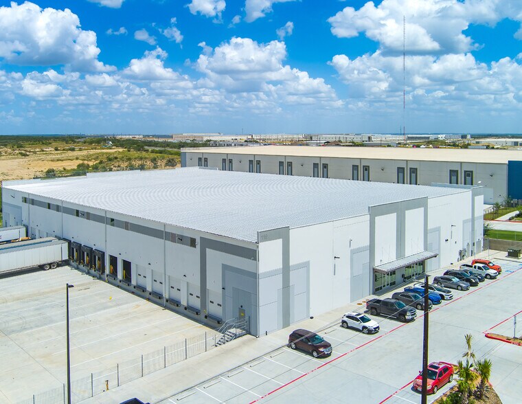More Photos Of 119 Man United St., Laredo Warehouse For Sale