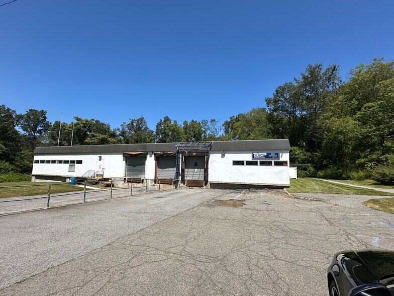 Primary Photo Of 55 Fields Ln, North Salem Warehouse For Lease