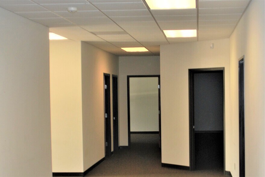 More Photos Of 404 W Air Park Dr, Muncie Medical For Sale