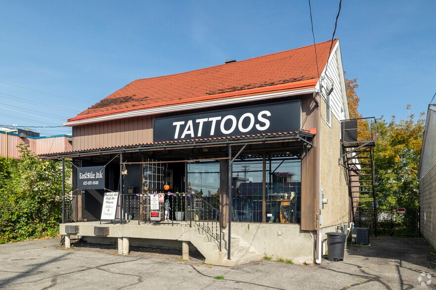 Primary Photo Of 605 Center St, Ottawa Storefront For Sale