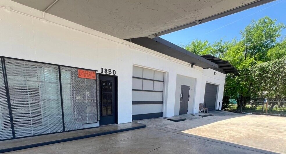 More Photos Of 1850 E Houston St, San Antonio Auto Repair For Lease