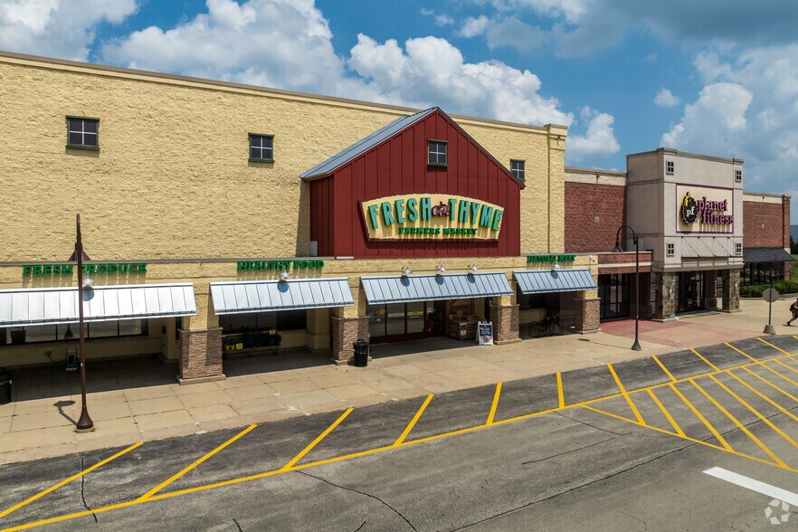 Primary Photo Of 5320-5360 Northwest Hwy, Crystal Lake General Retail For Lease