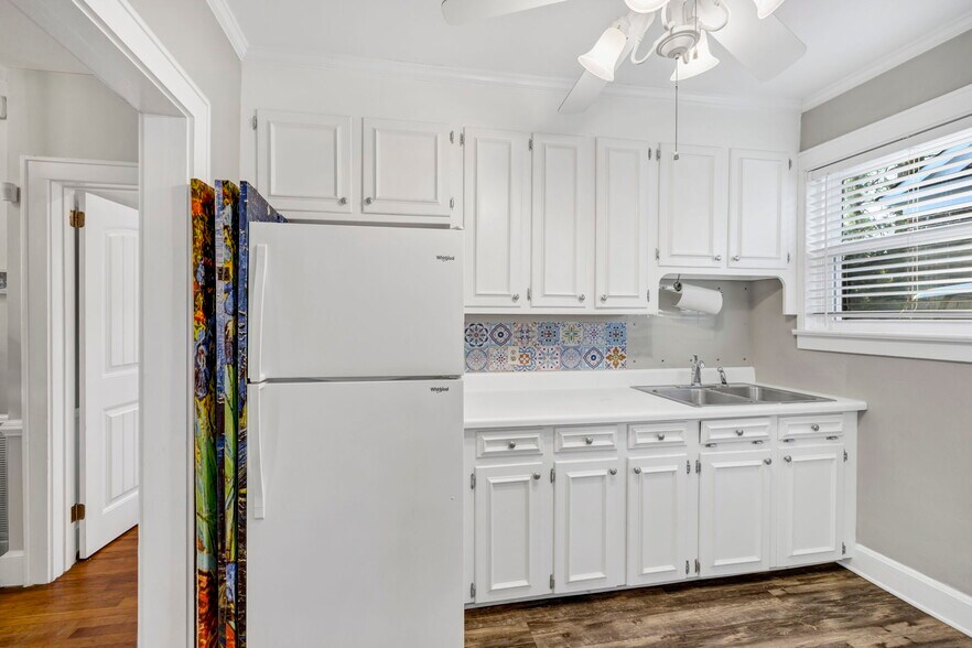 More Photos Of 1552 Sunnyside Dr, Columbia Flex For Lease
