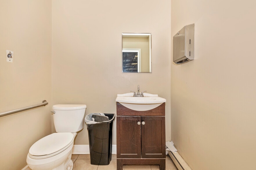 More Photos Of 329 E 2nd St, Frederick Warehouse For Lease