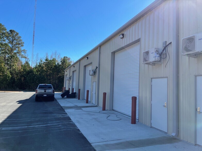 More Photos Of 139 Hartwell Ave, Ridgeland Light Manufacturing For Lease