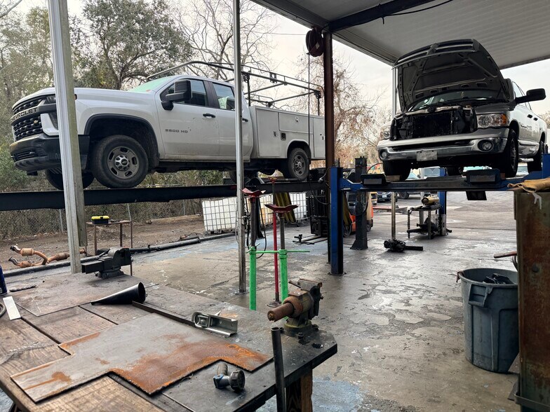 More Photos Of 2741 Boundary St, Beaufort Service For Sale