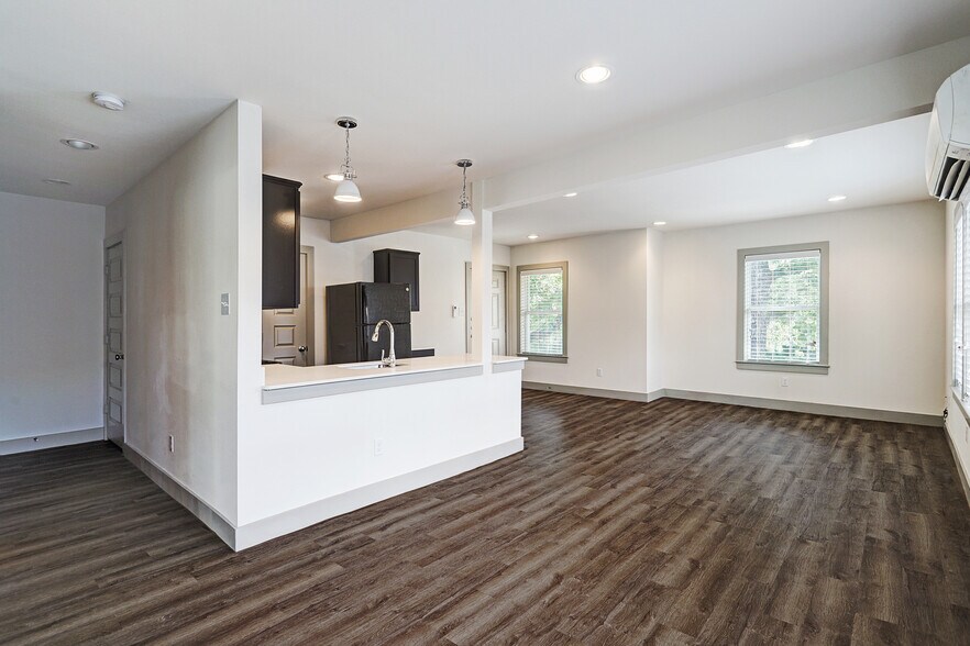 More Photos Of 1009 Enid St, Houston Apartments For Sale