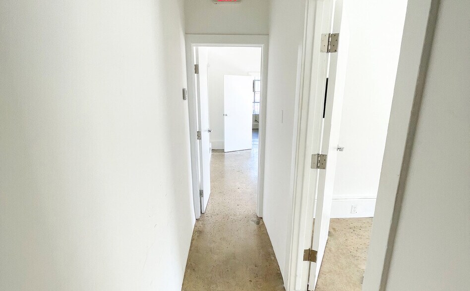 More Photos Of 1050-1054 N Cahuenga Blvd, Los Angeles Showroom For Lease