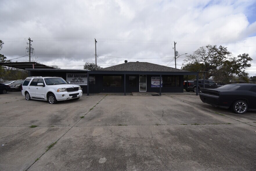 More Photos Of 915 Spencer Hwy, South Houston Auto Dealership For Lease