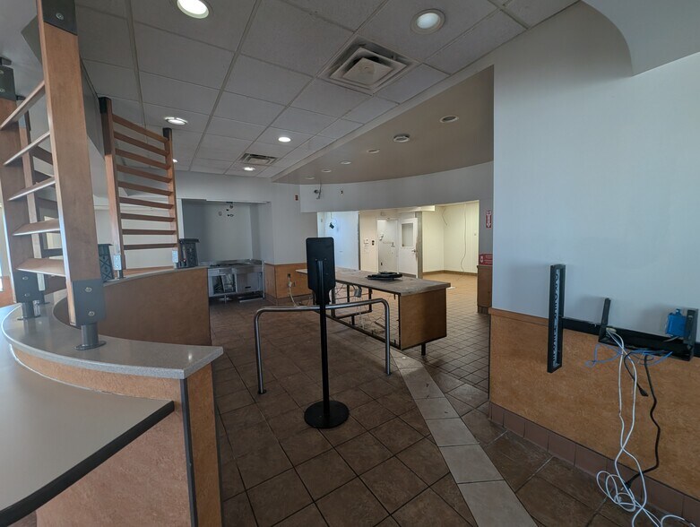 More Photos Of 816 E Front St, Traverse City Fast Food For Lease