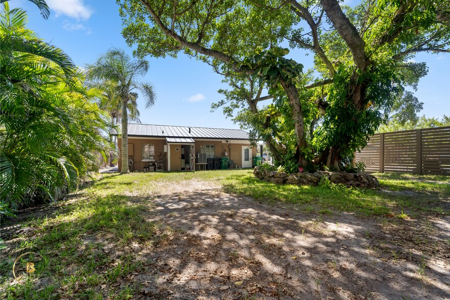 More Photos Of 342 N Orlando Ave, Cocoa Beach Light Manufacturing For Sale