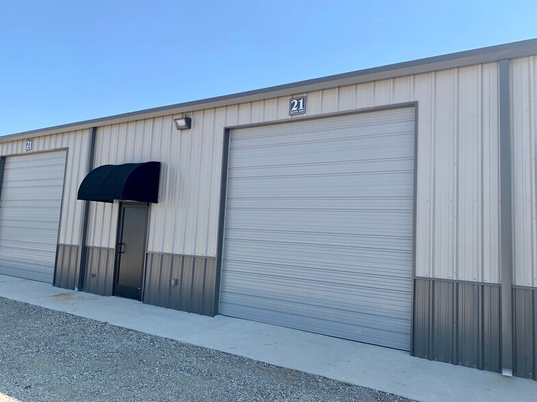 More Photos Of 1011 Upper Denton Rd, Weatherford Warehouse For Lease
