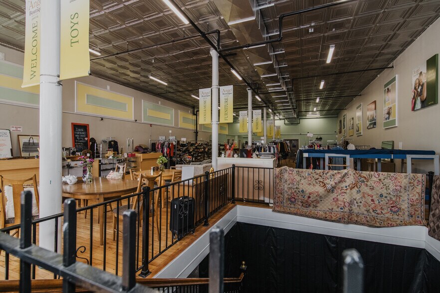 More Photos Of 2700 Cherokee St, Saint Louis General Retail For Lease