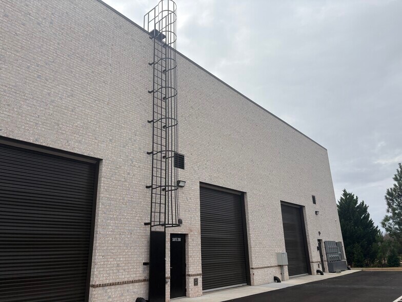 More Photos Of 4105 Commerce Street, Flowery Branch Light Manufacturing For Lease