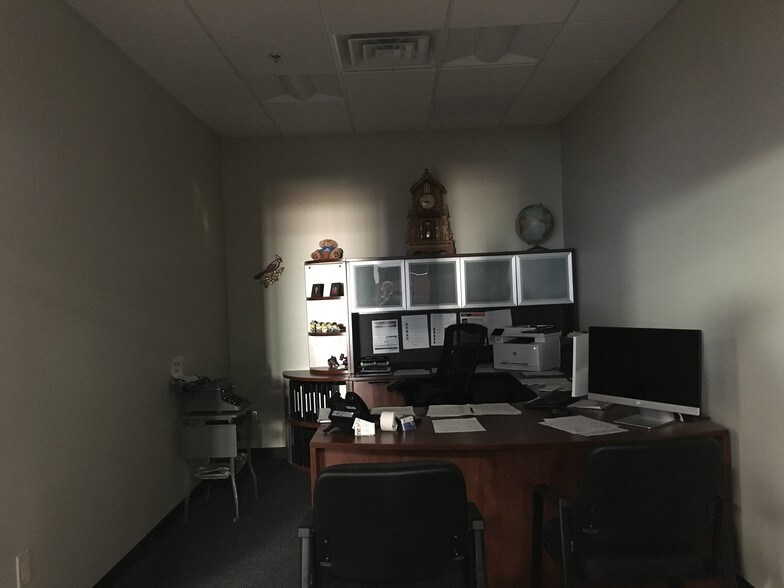 More Photos Of 1901 Hamilton Blvd, Sioux City General Retail For Sale