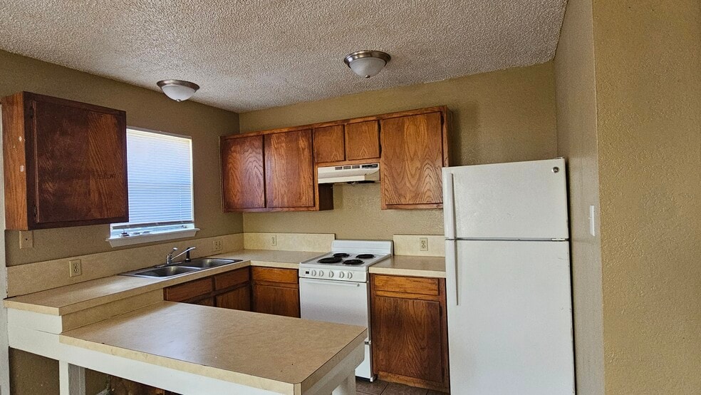More Photos Of 200 N Jefferson St, Abilene Apartments For Sale