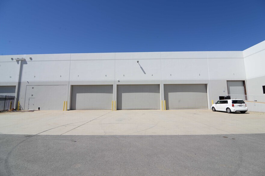 More Photos Of 13207 Bradley Ave, Sylmar Distribution For Lease