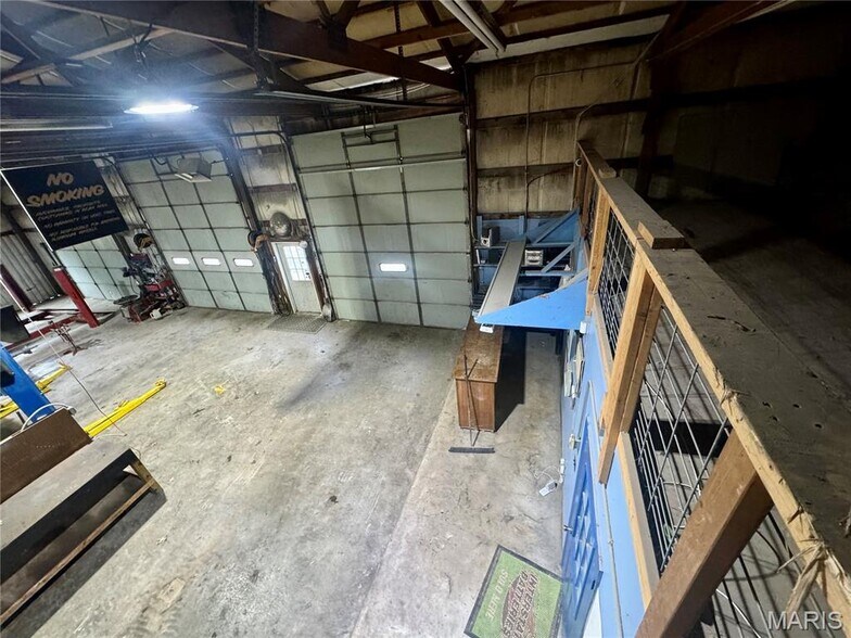 More Photos Of 100 W Foreman St, Jonesburg Showroom For Sale