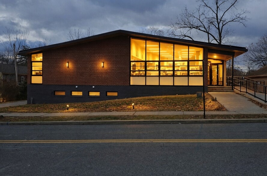 More Photos Of 23 West St, Warwick Office For Lease