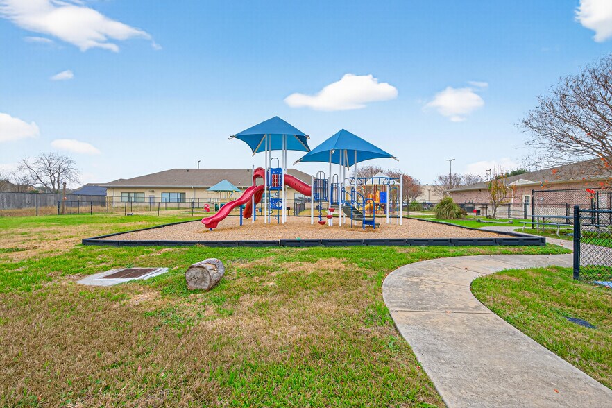 More Photos Of 8525 Queenston Blvd, Houston Freestanding For Sale