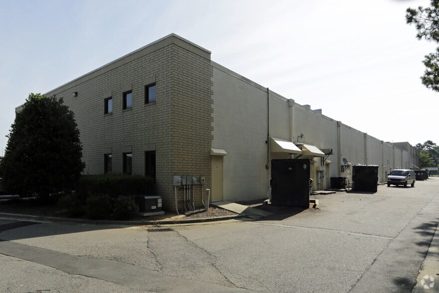 More Photos Of 102-400 Westwood Shopping Ctr, Fayetteville Unknown For Lease