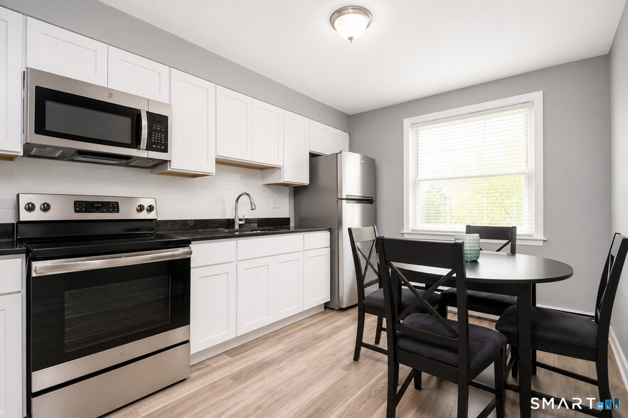 More Photos Of 18 Sherman St, Hartford Apartments For Sale